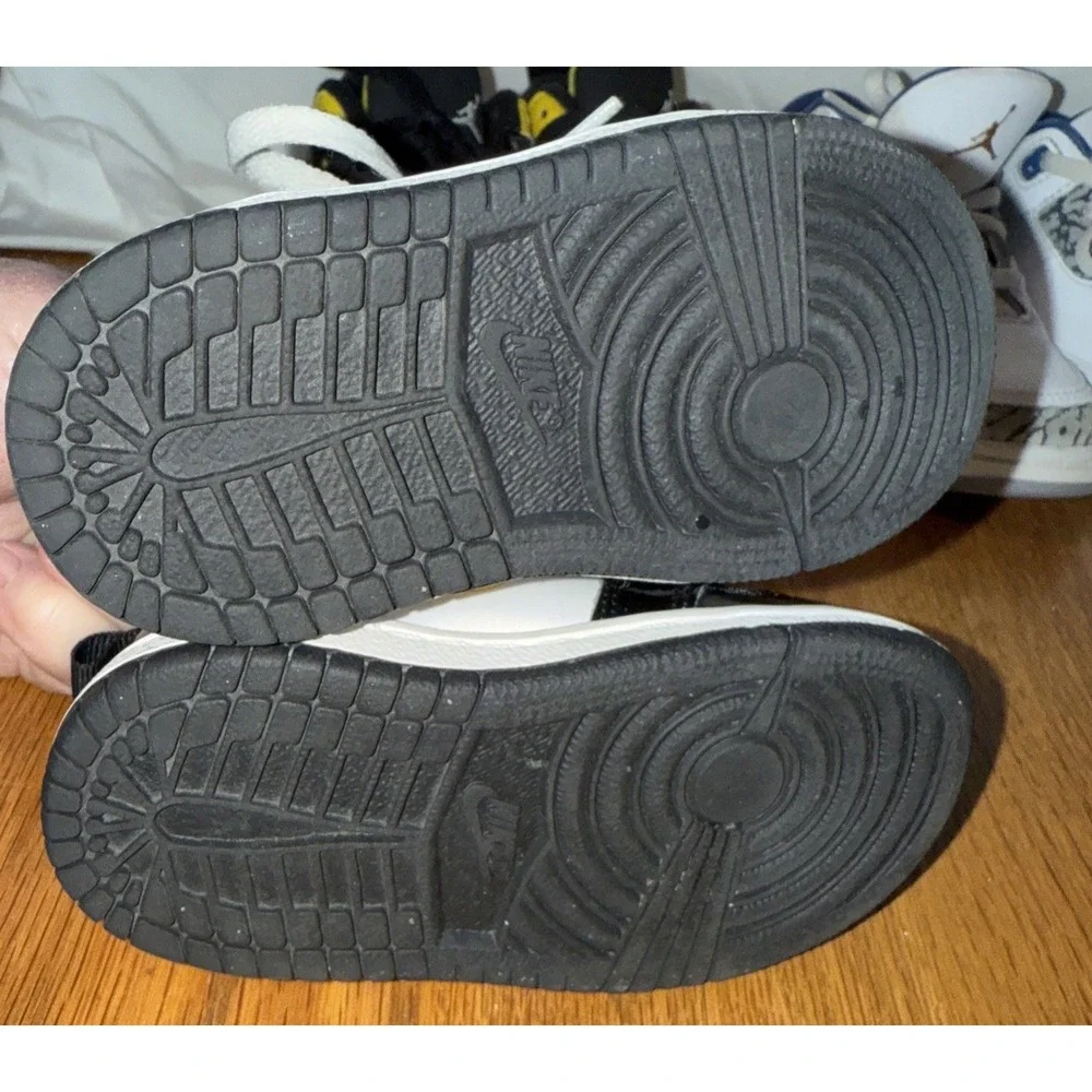 Nike Air Jordan 1 Retro Mid Black Gold White Shoes BQ6933-007 Size 5C‎ Toddler